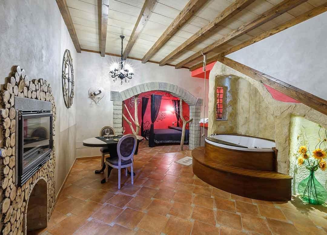 Il Giardino Dei Flintstones B&B Черветере Экстерьер фото