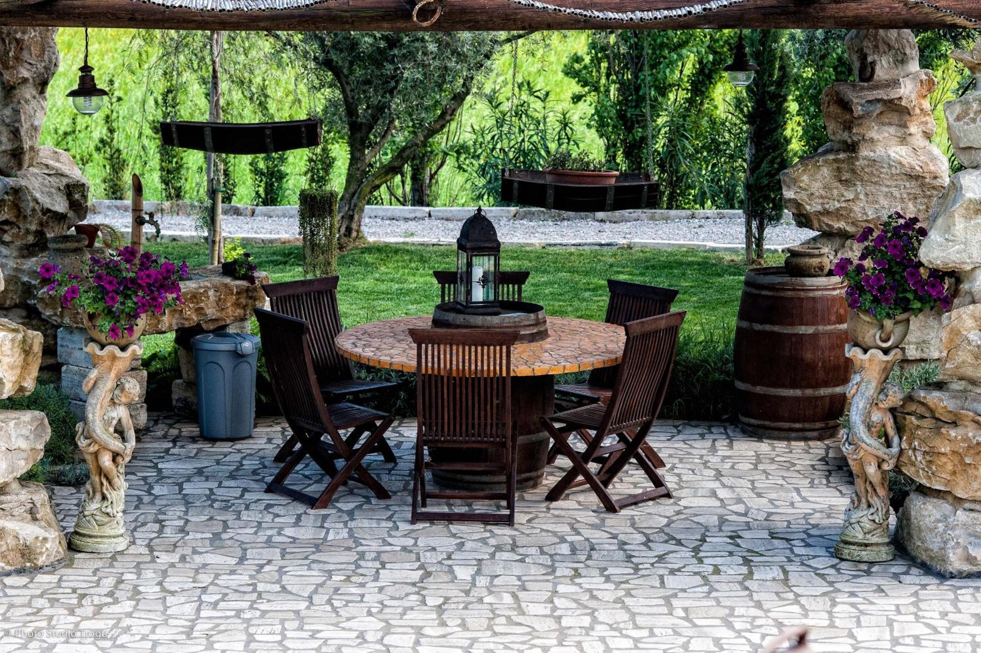 Il Giardino Dei Flintstones B&B Черветере Экстерьер фото