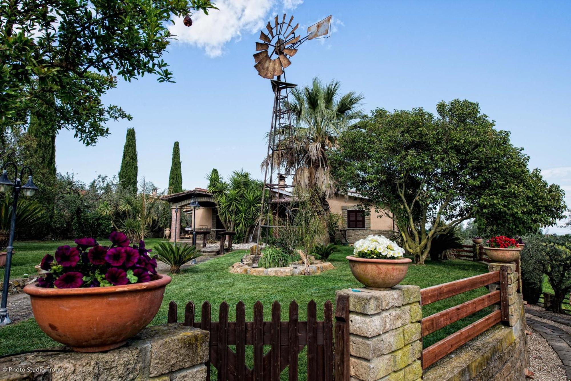Il Giardino Dei Flintstones B&B Черветере Экстерьер фото