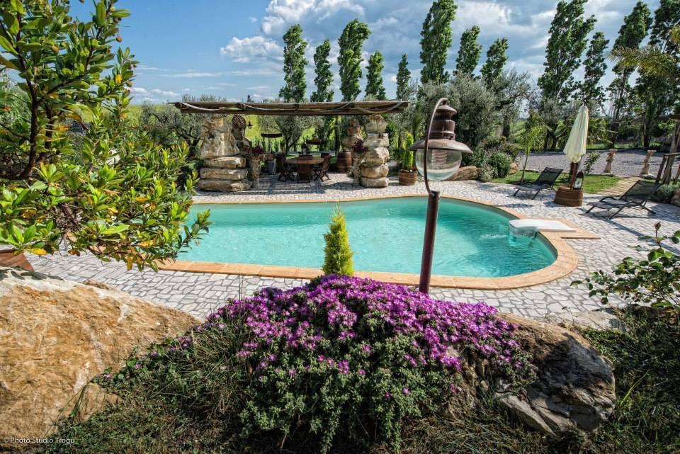 Il Giardino Dei Flintstones B&B Черветере Экстерьер фото