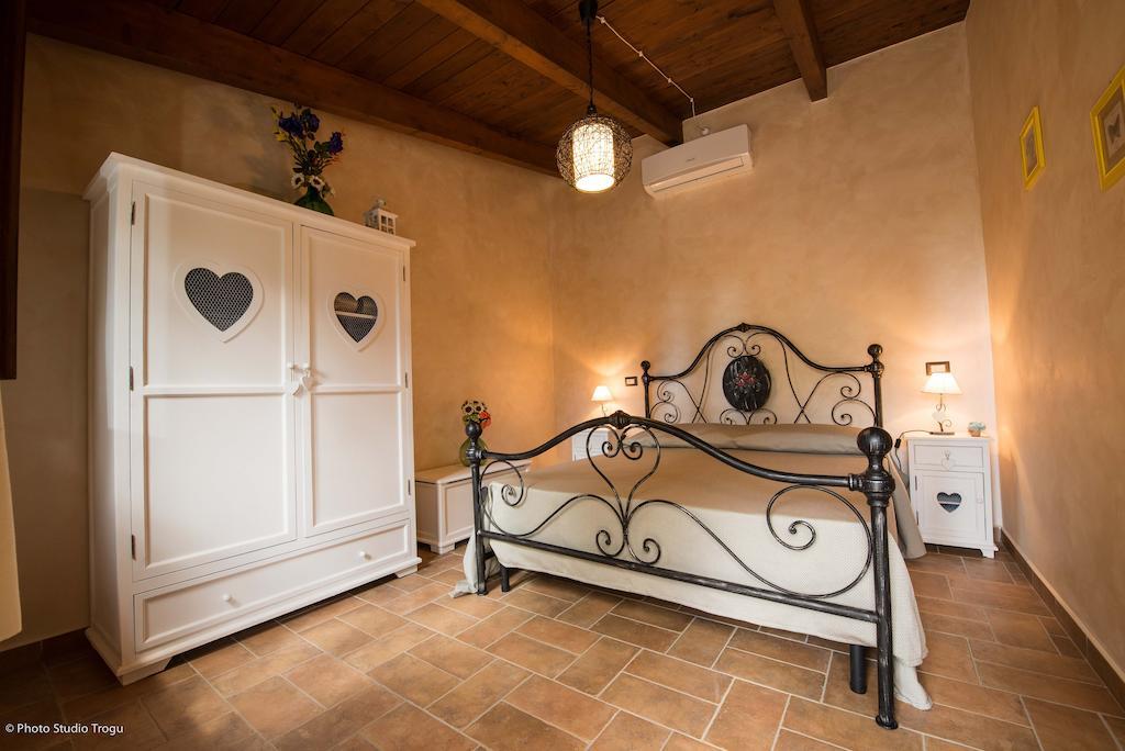 Il Giardino Dei Flintstones B&B Черветере Номер фото