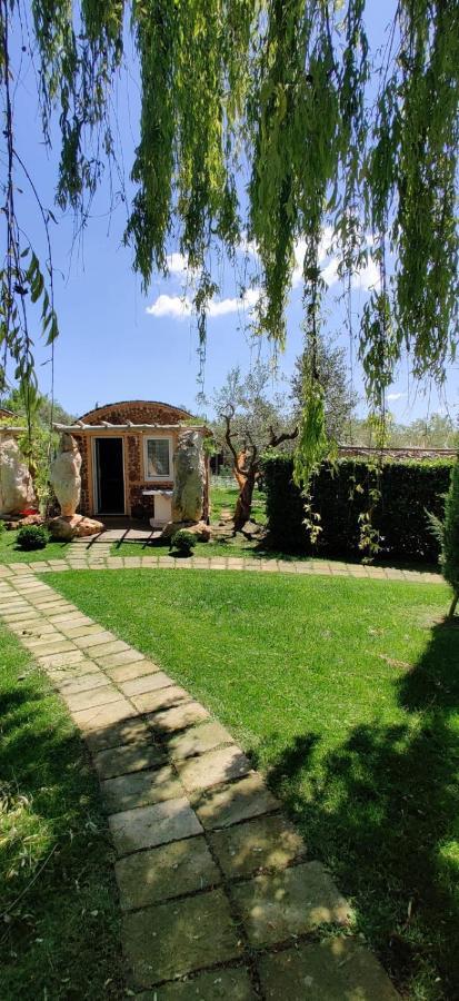 Il Giardino Dei Flintstones B&B Черветере Экстерьер фото